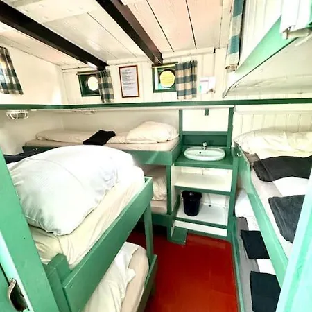 Groot Schip In Botel *