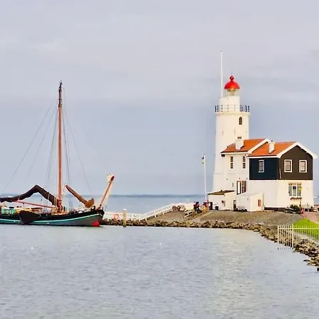 Groot Schip In Botel Muiden