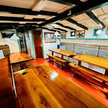 Groot Schip In Botel *