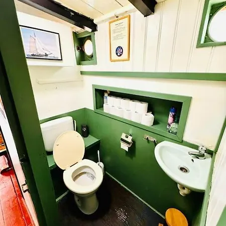 Groot Schip In Botel