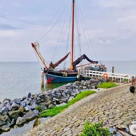 Botel Groot Schip In