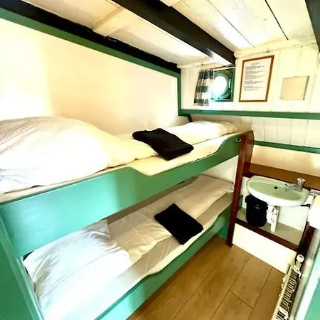 Botel Groot Schip In